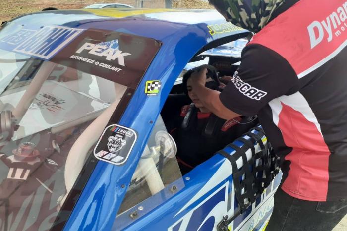 EDY DE LA ROSA PRUEBA UNA TRUCK DE NASCAR