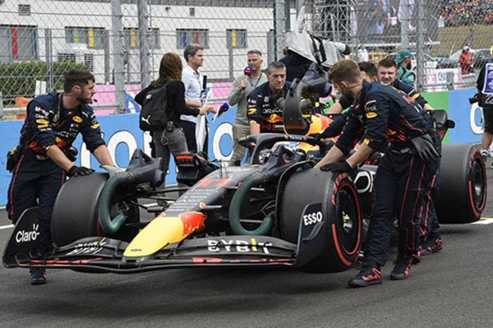 CHECO Y MAX HACEN TAREA ANTES DE VACACIONES