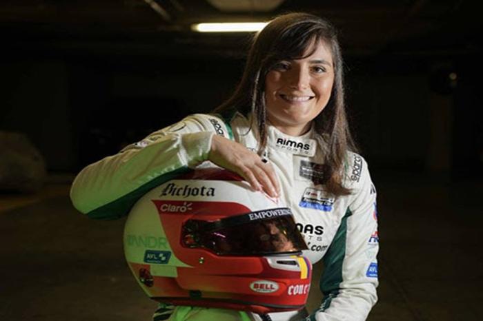 TATIANA CALDERÓN CON  MUSTANG EN LA IMSA