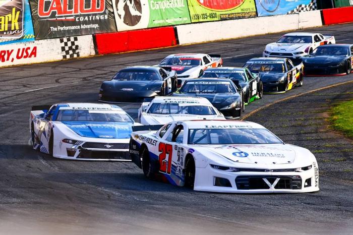 HELIO MEZA HACE BUEN  PAPEL EN LATEL MODEL