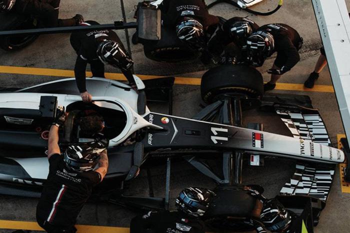 CHECO ENFRENTA PROBLEMAS EN CHINA